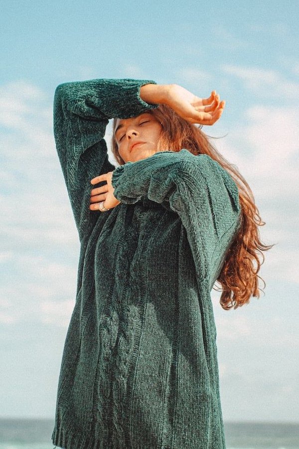 Pull mode automne-hiver féminin : styles, marques et conseils pour 2021