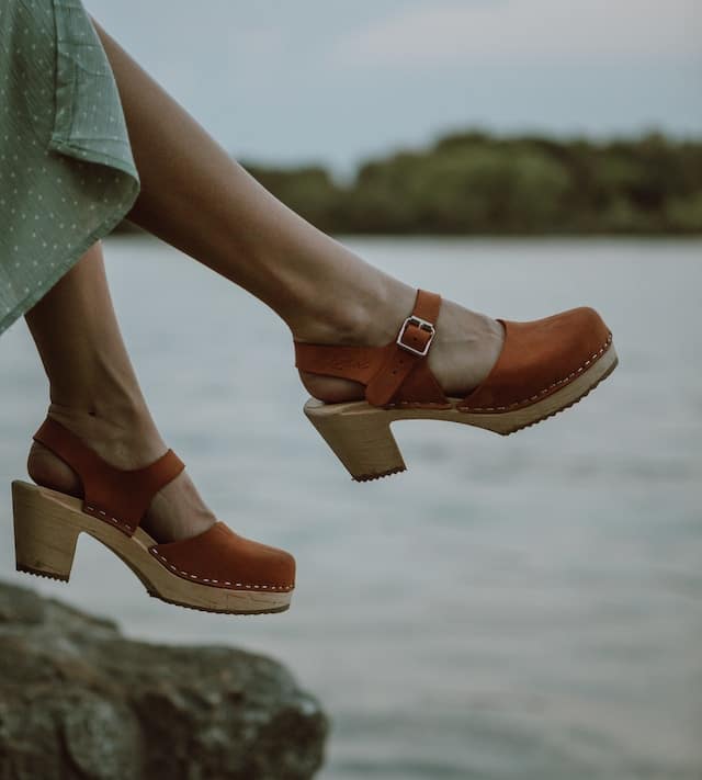 Sabots mode : l’indispensable tendance chaussures de l’été 2022 pour femmes stylées