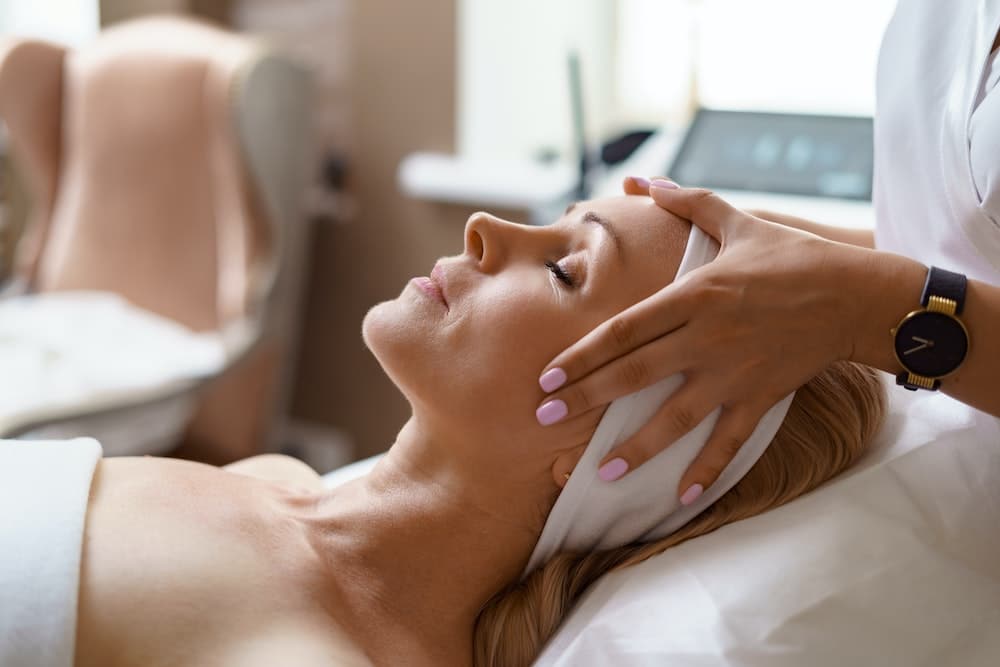 Offrez-vous une séance de massage peeling du visage à marseille chez cryostal-concept.fr !